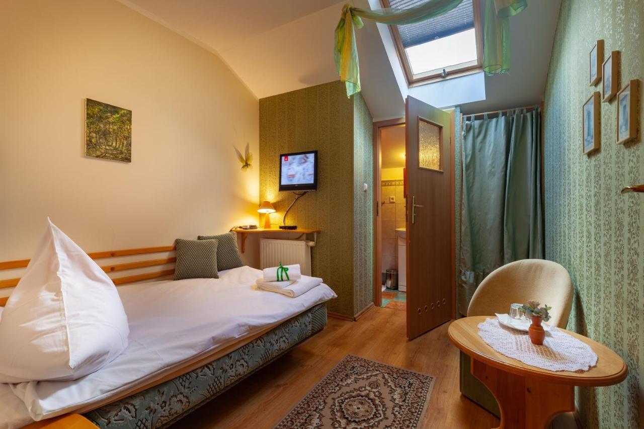 Poziomka Hotel Kujan Buitenkant foto