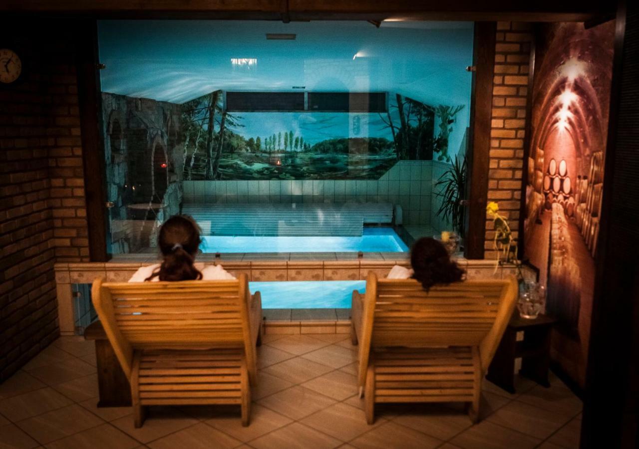 Poziomka Hotel Kujan Buitenkant foto